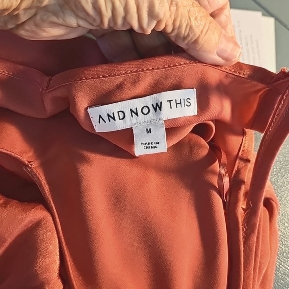 Women's jump suit. Beautiful skinny fabric color is rouge. large. Elastic w tie - Picture 3 of 12